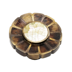 Heirloom Treasures 1-1/2 Inch Diameter Estate Dover/Penshell/Mother of Pearl Cabinet Knob