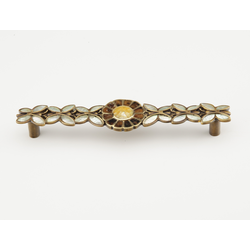 Heirloom Treasures 5 Inch Center to Center Estate Dover/Penshell/Mother of Pearl Cabinet Pull